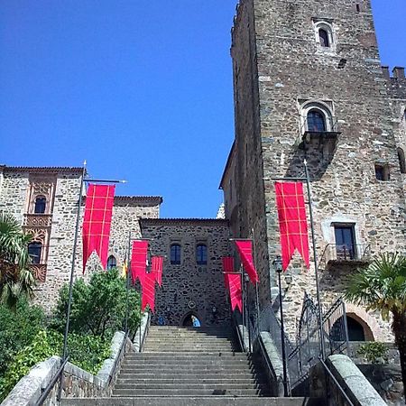 Hotel Hospederia Del Real Monasterio Guadalupe  Exterior foto