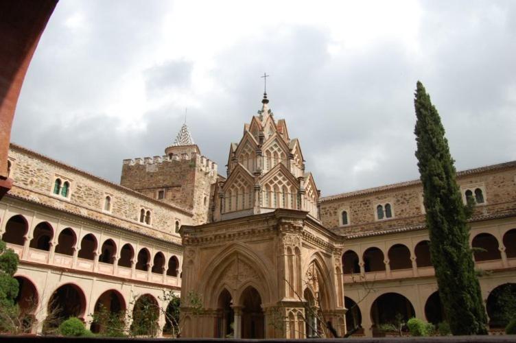Hotel Hospederia Del Real Monasterio Guadalupe  Exterior foto