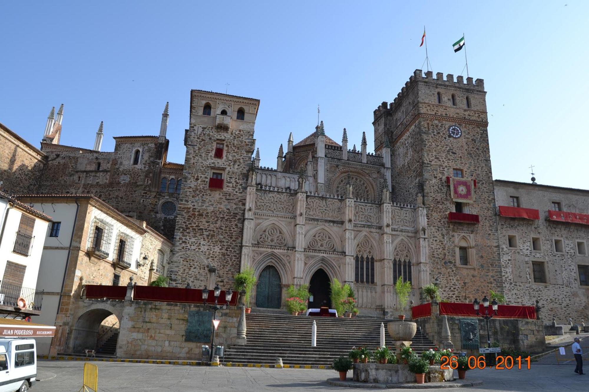 Hotel Hospederia Del Real Monasterio Guadalupe  Exterior foto